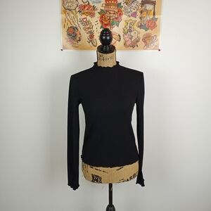 Black Scalloped Edge Mockneck Longsleeve!